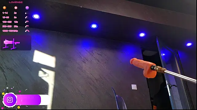 im-your-lovee online show from 10/25/25, 06:01