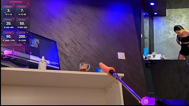 im-your-lovee online show from 04/13/26, 06:17