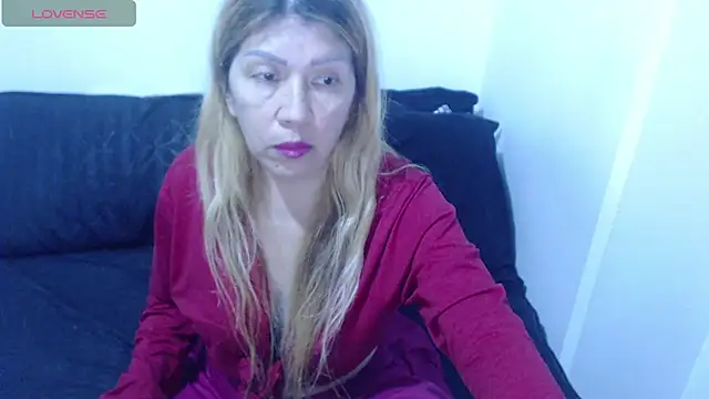 Snapshot of Dulce-Bella chatting on 10/01/25, 08:46 Dulce-Bella online show from 10/01/25, 08:46