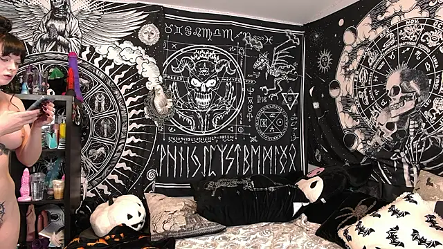 EVILYN online show from 03/23/26, 06:19