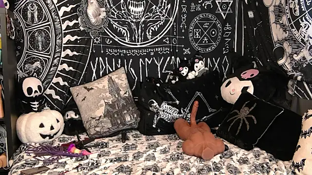 EVILYN online show from 02/18/26, 08:27