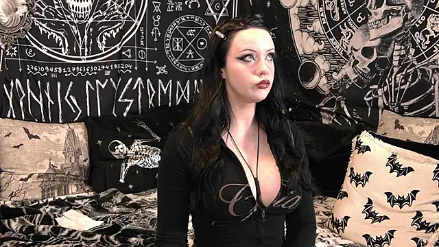 EVILYN online show from 05/13/26, 06:15