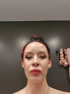 EVILYN online show from 03/08/25, 02:23