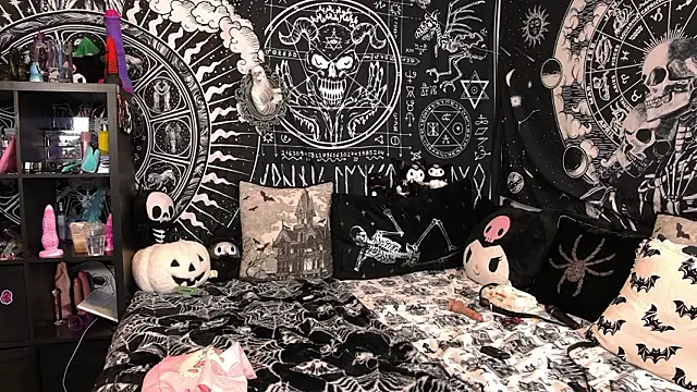 EVILYN online show from 03/24/26, 07:58