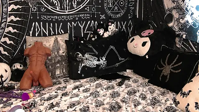 EVILYN online show from 02/19/26, 07:00