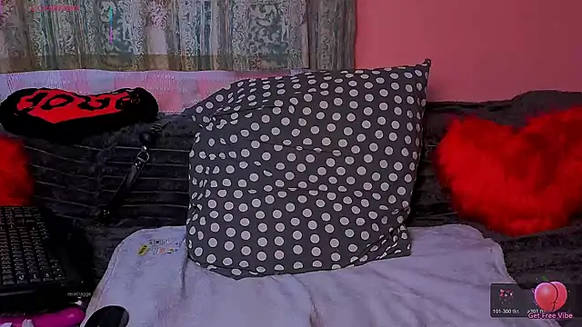 UrNaughtyGfMilf online show from 11/02/25, 06:40