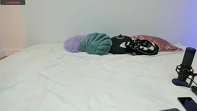 vamppire girl online show from 11/10/25, 12:21