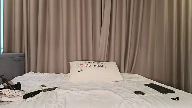 LucyNuty online show from 10/29/25, 04:11