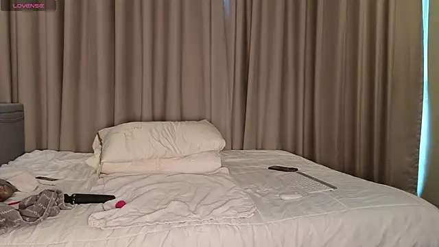 LucyNuty online show from 10/10/25, 06:25