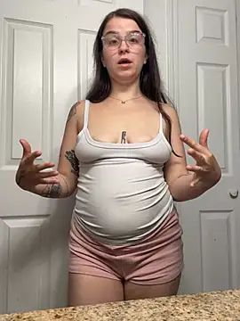 Snapshot of joeystaciee chatting on 07/19/26, 02:42 joeystaciee online show from 07/19/26, 02:42