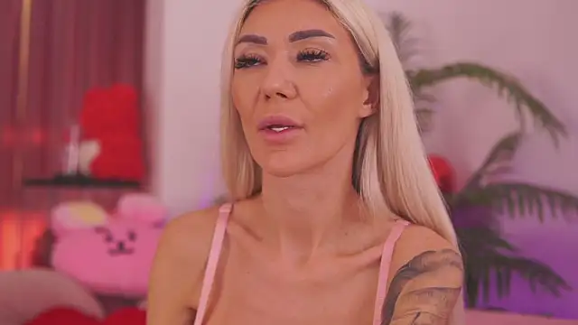 Snapshot of fallingangel chatting on 11/02/25, 09:14 fallingangel online show from 11/02/25, 09:14