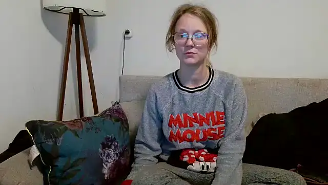 Snapshot of little-leni chatting on 03/19/26, 07:25 little-leni online show from 03/19/26, 07:25