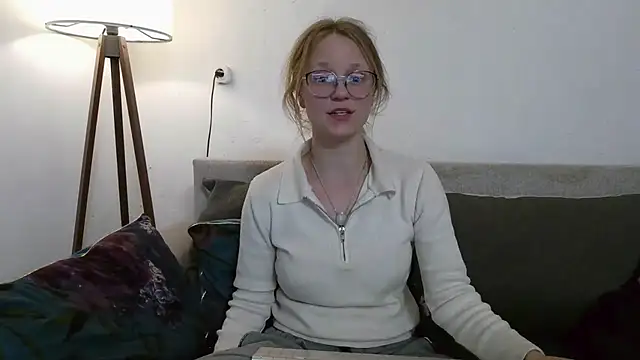Snapshot of little-leni chatting on 04/08/26, 08:21 little-leni online show from 04/08/26, 08:21