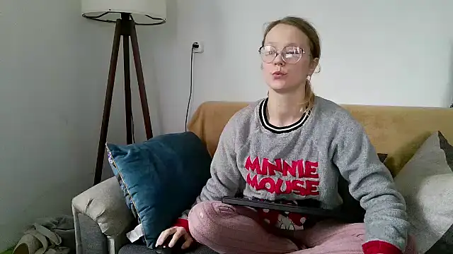 little-leni online show from 12/16/25, 08:40