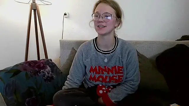 Snapshot of little-leni chatting on 03/31/26, 06:32 little-leni online show from 03/31/26, 06:32