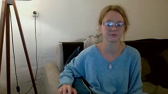 Snapshot of little-leni chatting on 05/30/26, 08:03 little-leni online show from 05/30/26, 08:03