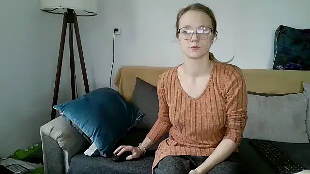 little-leni online show from 12/15/25, 08:20