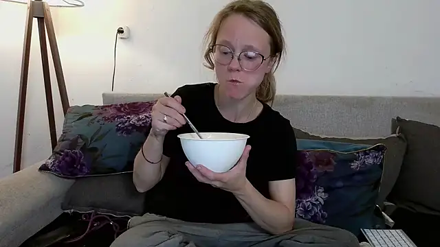 Snapshot of little-leni chatting on 04/10/26, 08:38 little-leni online show from 04/10/26, 08:38