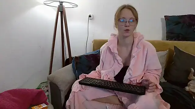 little-leni online show from 11/12/25, 08:12