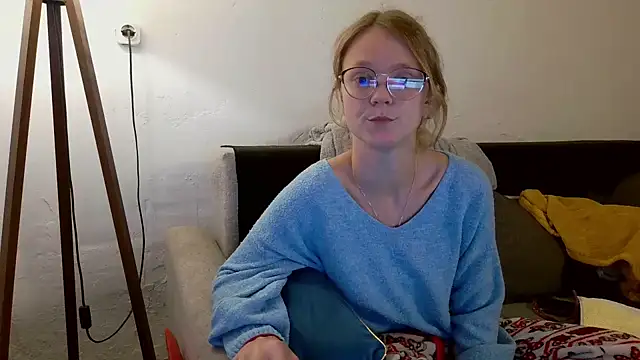 Snapshot of little-leni chatting on 05/29/26, 08:37 little-leni online show from 05/29/26, 08:37