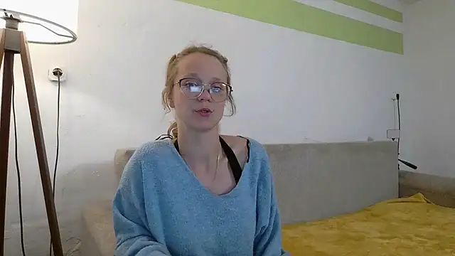 Snapshot of little-leni chatting on 05/08/26, 08:23 little-leni online show from 05/08/26, 08:23