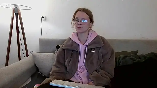 Snapshot of little-leni chatting on 03/12/26, 08:57 little-leni online show from 03/12/26, 08:57