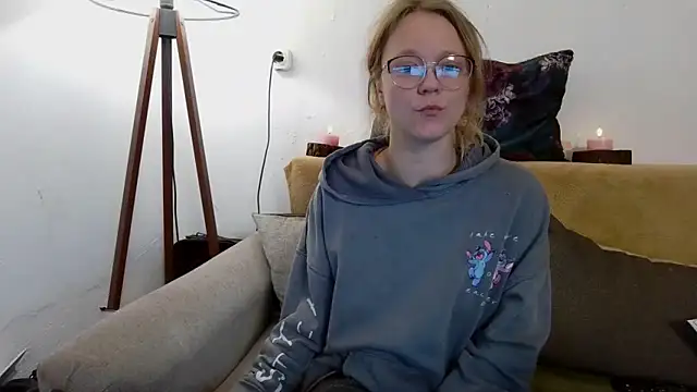 Snapshot of little-leni chatting on 01/17/26, 09:18 little-leni online show from 01/17/26, 09:18