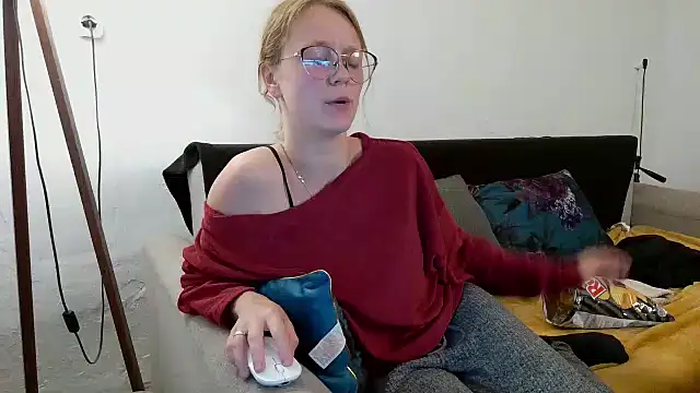 Snapshot of little-leni chatting on 05/09/26, 08:45 little-leni online show from 05/09/26, 08:45