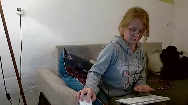 Snapshot of little-leni chatting on 05/02/26, 07:30 little-leni online show from 05/02/26, 07:30