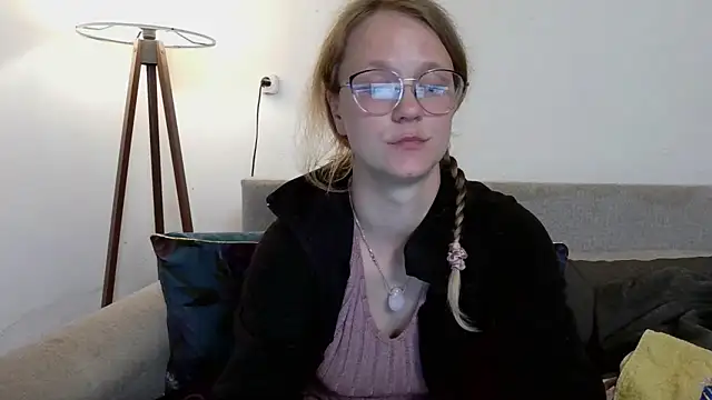 Snapshot of little-leni chatting on 04/11/26, 08:45 little-leni online show from 04/11/26, 08:45