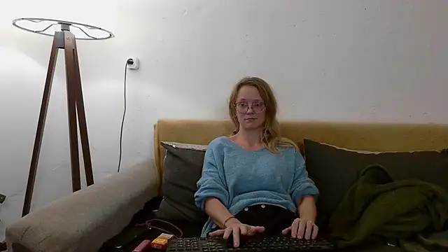 little-leni online show from 11/01/25, 07:52