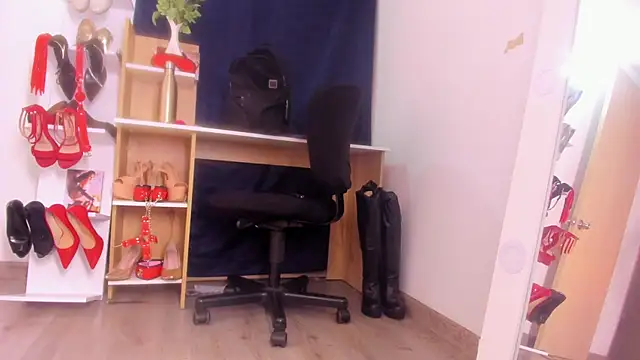 MIss Kendall  online show from 11/16/25, 01:54