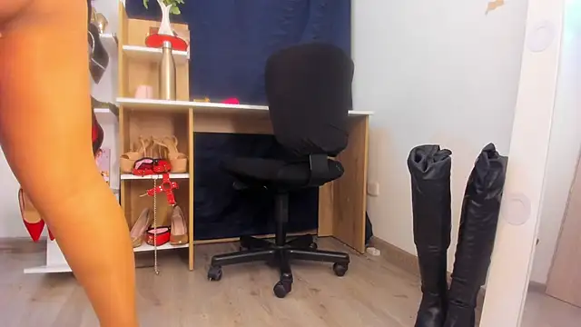 MIss Kendall  online show from 11/14/25, 10:35