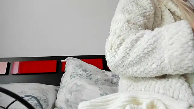 Snapshot of suuzykiss chatting on 02/12/25, 06:19 suuzykiss online show from 02/12/25, 06:19