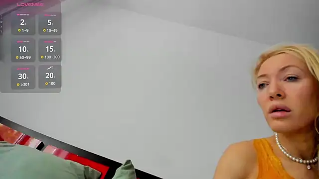 Snapshot of suuzykiss chatting on 10/16/25, 05:16 suuzykiss online show from 10/16/25, 05:16