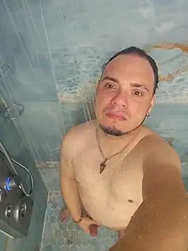 latinoflpr online show from 12/15/25, 03:01