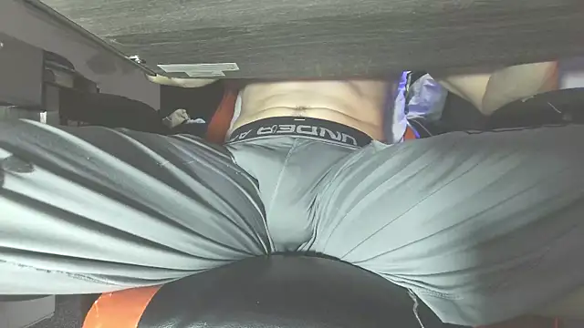 Snapshot of Dick_and_muscles chatting on 10/14/25, 02:12 Dick and muscles online show from 10/14/25, 02:12