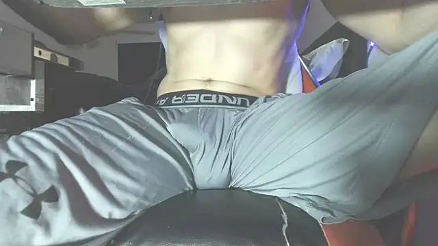 Snapshot of Dick_and_muscles chatting on 10/06/25, 02:24 Dick and muscles online show from 10/06/25, 02:24