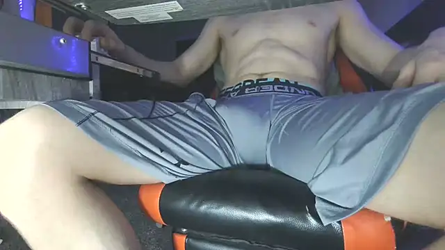 Snapshot of Dick_and_muscles chatting on 03/06/25, 03:02 Dick and muscles online show from 03/06/25, 03:02