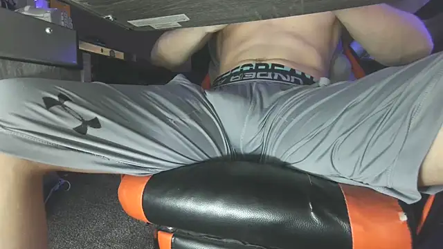 Snapshot of Dick_and_muscles chatting on 03/05/25, 05:29 Dick and muscles online show from 03/05/25, 05:29