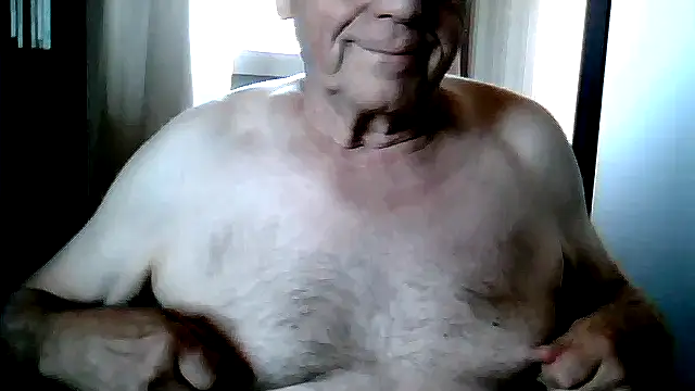 Snapshot of johnjohn622662 chatting on 06/17/26, 03:00 johnjohn622662 online show from 06/17/26, 03:00