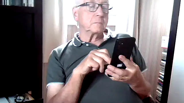 Snapshot of johnjohn622662 chatting on 06/15/26, 01:55 johnjohn622662 online show from 06/15/26, 01:55