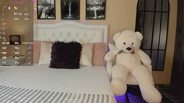 Snapshot of Rubyross21 chatting on 10/13/25, 10:10 Rubyross21 online show from 10/13/25, 10:10