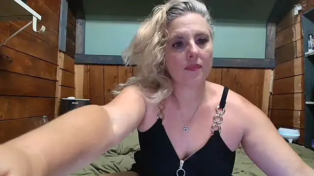 Snapshot of lisaxlovexxx chatting on 06/16/26, 06:30 lisaxlovexxx online show from 06/16/26, 06:30