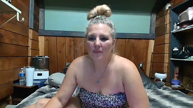 Snapshot of lisaxlovexxx chatting on 06/10/26, 04:46 lisaxlovexxx online show from 06/10/26, 04:46