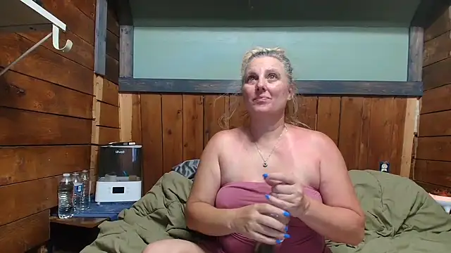 Snapshot of lisaxlovexxx chatting on 06/14/26, 03:19 lisaxlovexxx online show from 06/14/26, 03:19