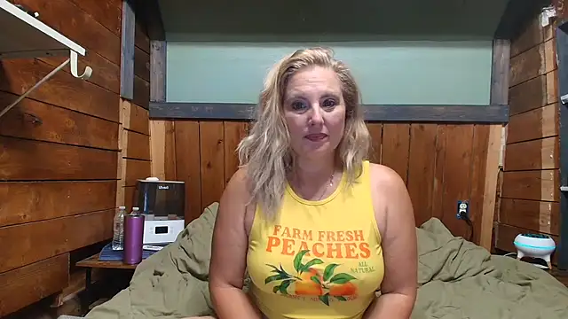 Snapshot of lisaxlovexxx chatting on 07/14/26, 04:46 lisaxlovexxx online show from 07/14/26, 04:46