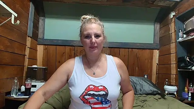 Snapshot of lisaxlovexxx chatting on 07/01/26, 01:06 lisaxlovexxx online show from 07/01/26, 01:06