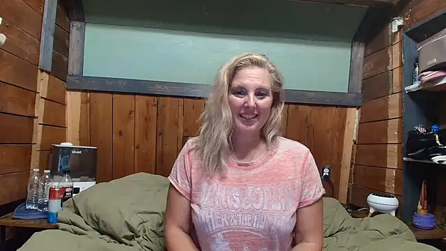Snapshot of lisaxlovexxx chatting on 07/16/26, 03:36 lisaxlovexxx online show from 07/16/26, 03:36