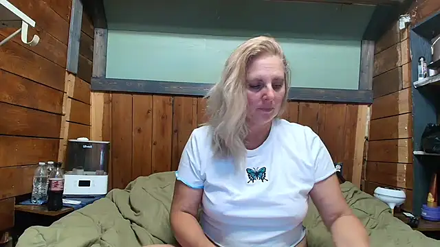 Snapshot of lisaxlovexxx chatting on 06/21/26, 02:28 lisaxlovexxx online show from 06/21/26, 02:28